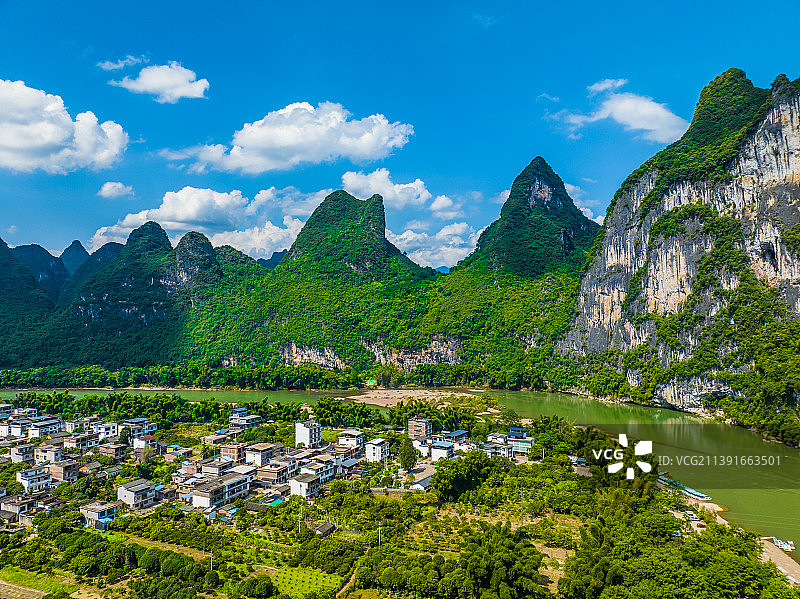 桂林漓江风景区九马画山图片素材