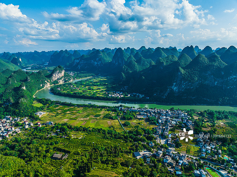 桂林雁山区冠岩风景区航拍图片素材