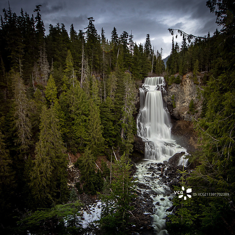加拿卡拉汉谷森林瀑布风景图片素材