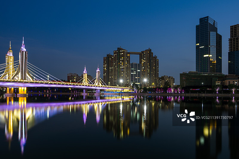 通州运河商务区夜景玉带河桥图片素材