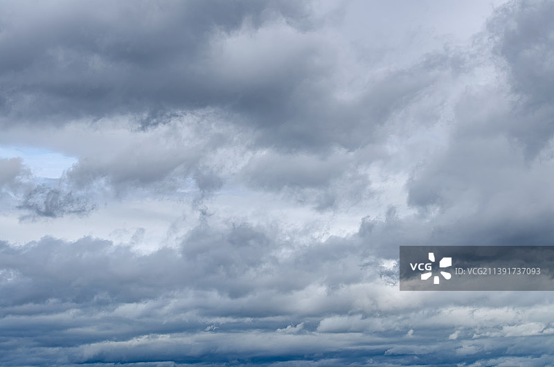 中国城市市风光拍摄主题，山东省泰安市泰山区，蓝色的天空和白色的乌云云景，户外白昼无人图像摄影图片素材