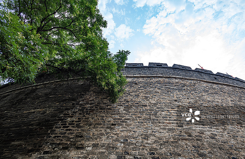 中国山东济宁曲阜明故城三孔景区万仞宫墙建筑.孔庙孔府孔林三孔世界文化遗产景区图片素材