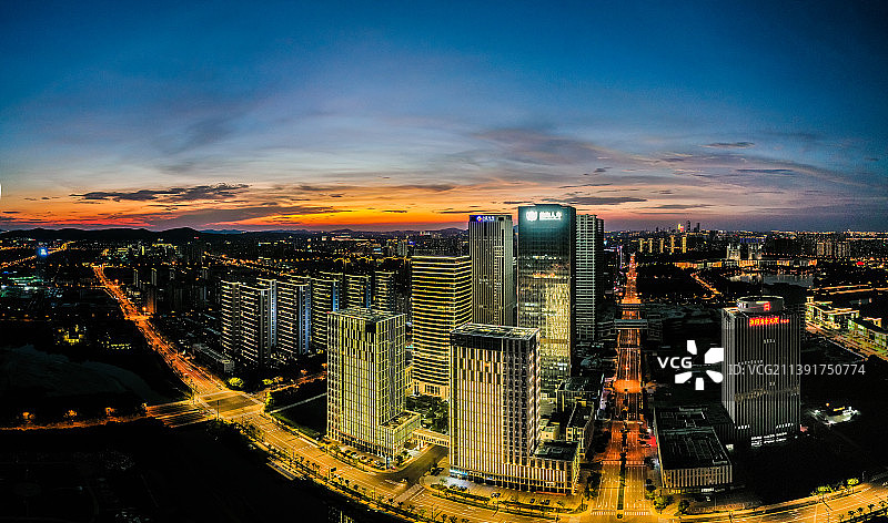 无锡太湖新城黄昏天际线图片素材