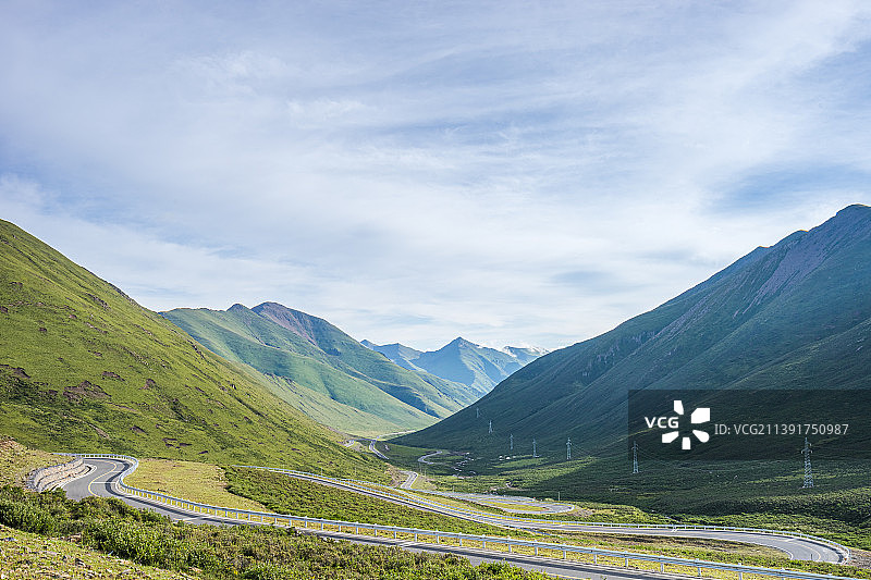 高山草原公路汽车广告背景图图片素材