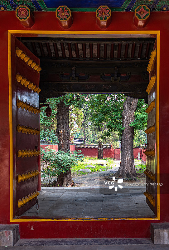 三孔景区孔庙景点里的门墙庭院建筑图片素材