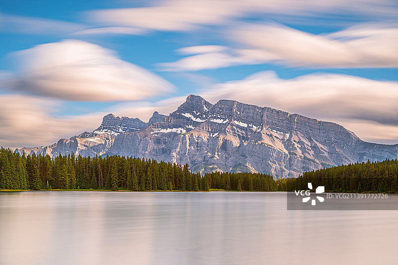 加拿大双杰克湖山景湖泊风光图片素材