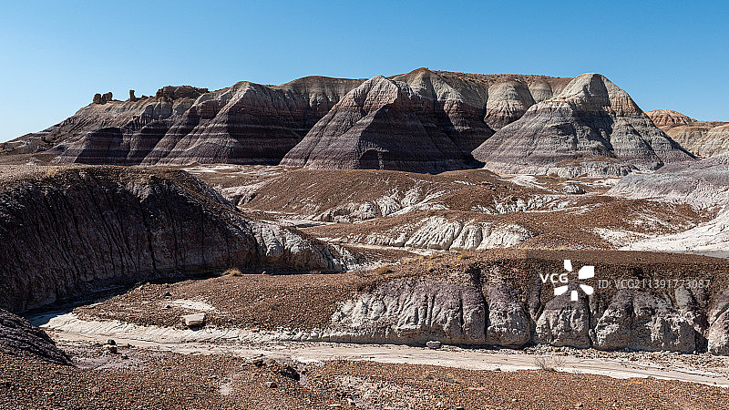 亚利桑那州石化林国家公园岩石山脉的壮丽景色，美国图片素材
