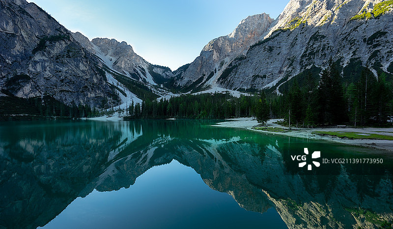 意大利普拉格斯湖湖光山色风光图片素材