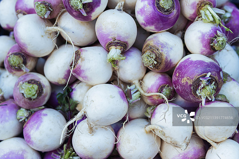 超市背景中的白色甜菜图片素材