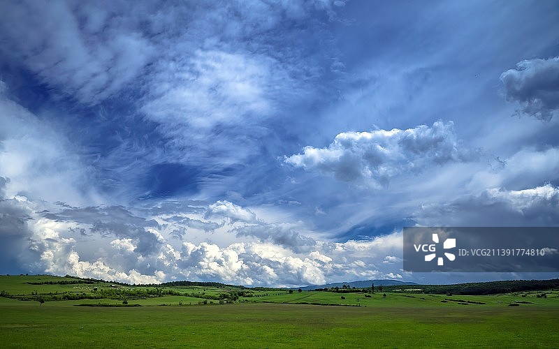 天空衬托下的风景图片素材