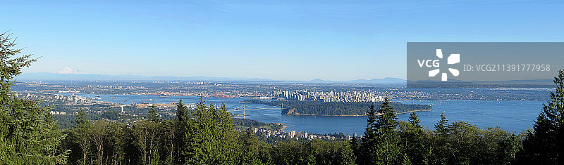 阳光明媚的温哥华全景（加拿大不列颠哥伦比亚省）图片素材