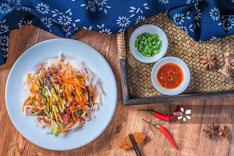 一盘陕西岐山香辣红油凉皮图片素材