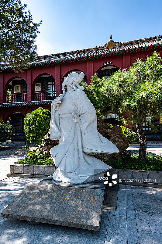 山东济宁任城太白楼建筑与李白雕塑塑像图片素材