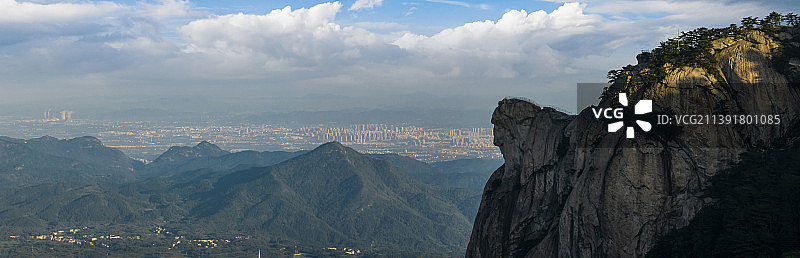 湖北省麻城市龟峰山风景区日出全景图片素材