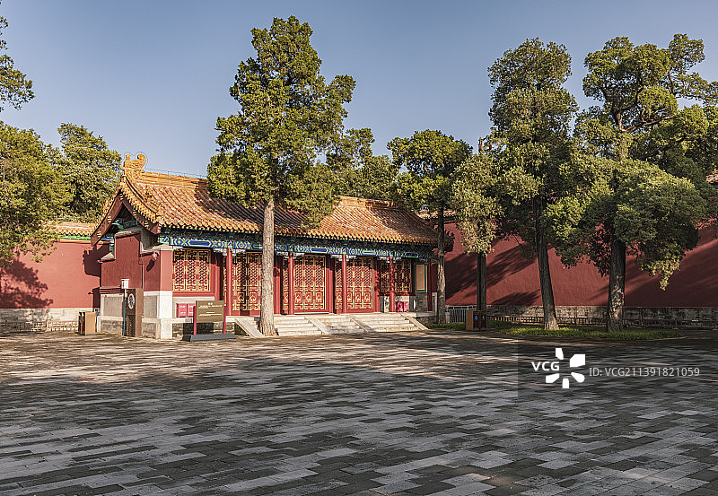 北京景山公园的古典建筑寿皇殿图片素材