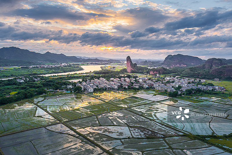 龙虎山金枪峰图片素材