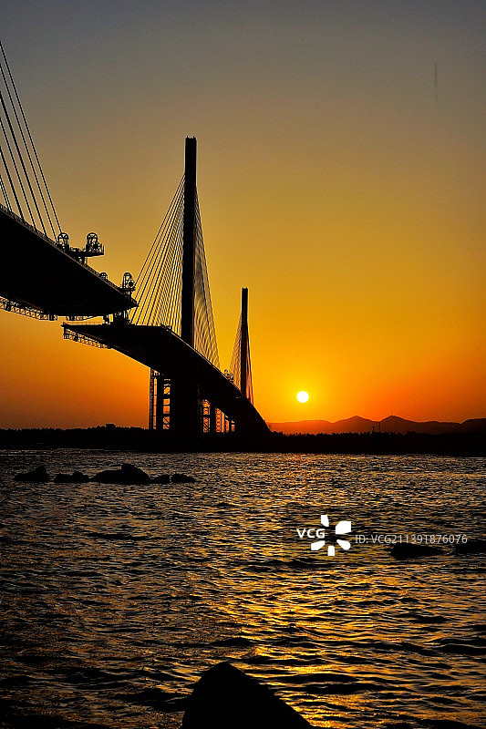 《合拢前夕》图片素材