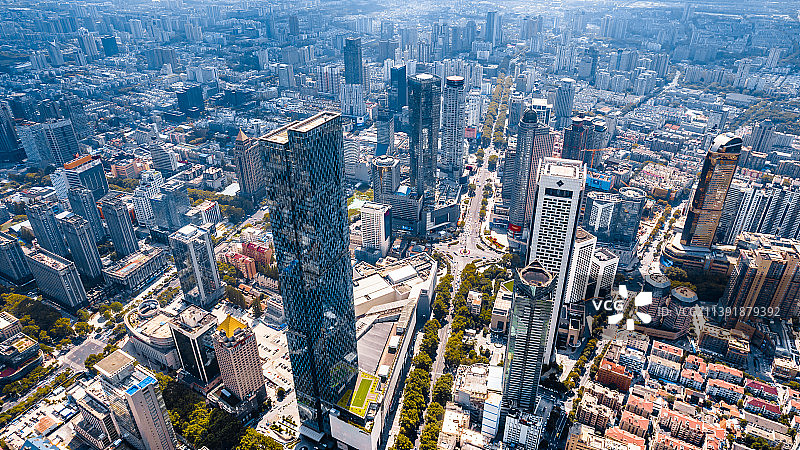 中国江苏南京德基广场和新街口城市天际线俯瞰图片素材