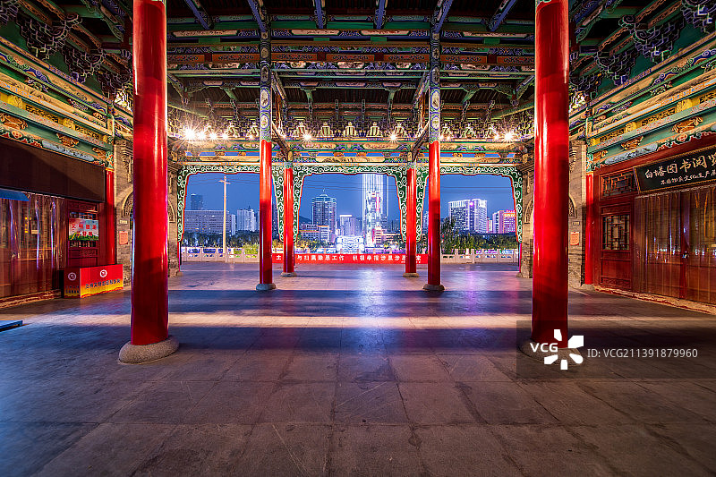 甘肃省兰州市黄河铁桥，白塔山公园夜景航拍图片素材