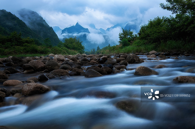 安徽池州石台县牯牛降清晨风光图片素材