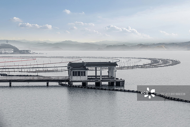 无锡太湖里的渔场图片素材