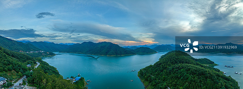 航拍广西天峨县的红水河龙滩水电站库区景色图片素材