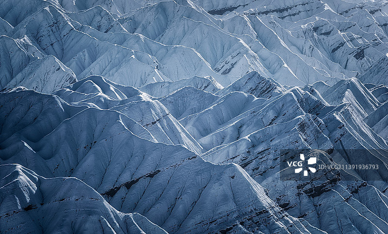 中国西极新疆克州乌恰县的冬季冰雪图片素材