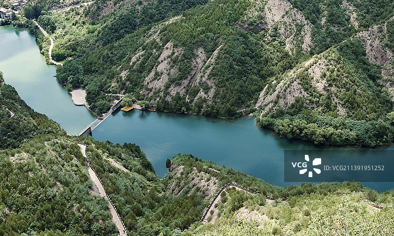 燕山京畿之地的翠绿水带图片素材