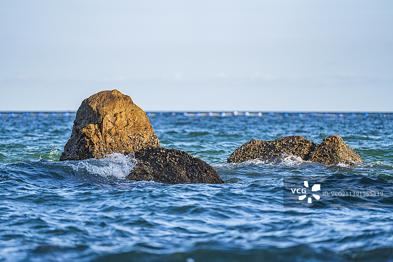 海面上的礁石图片素材