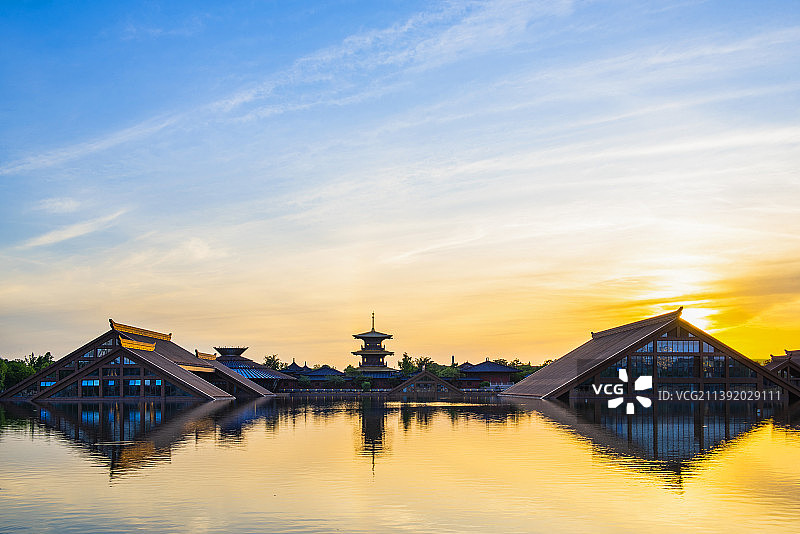 上海广富林黄昏 上海广富林遗址公园 松江广富林遗址公园 松江广富林遗址博物馆图片素材