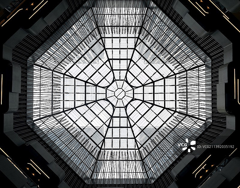 仰望顶空图片素材