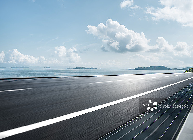 海岸线公路云朵天空背景图图片素材