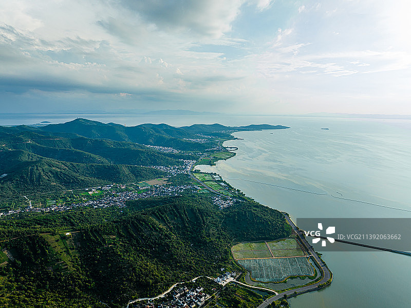 江苏苏州太湖航拍，西山岛图片素材