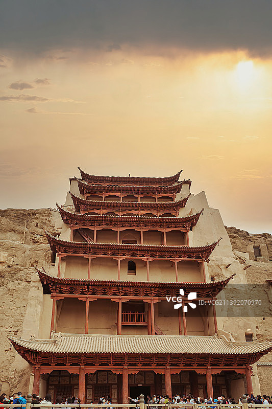 甘肃省敦煌市鸣沙山月牙泉风景区图片素材