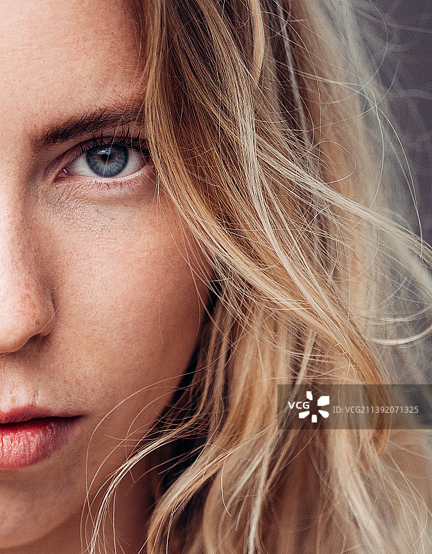 丹麦奥胡斯的长发美女图片素材