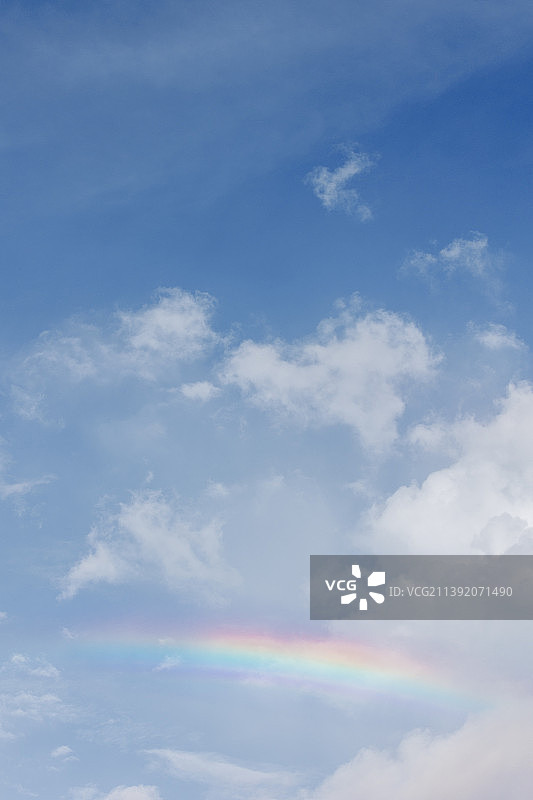云端彩虹图片素材