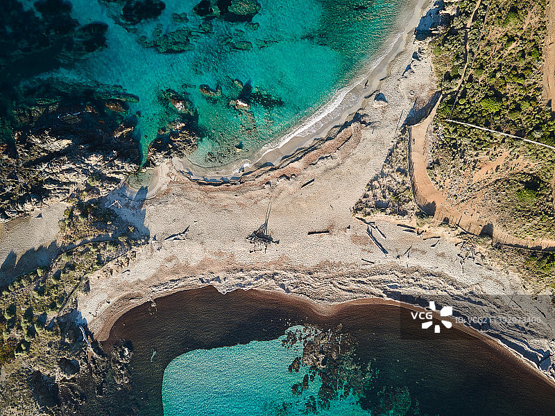 法国拉马图埃尔塔亚角海岸线的航拍景色图片素材