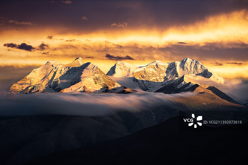 库拉岗日神山 日照金山图片素材