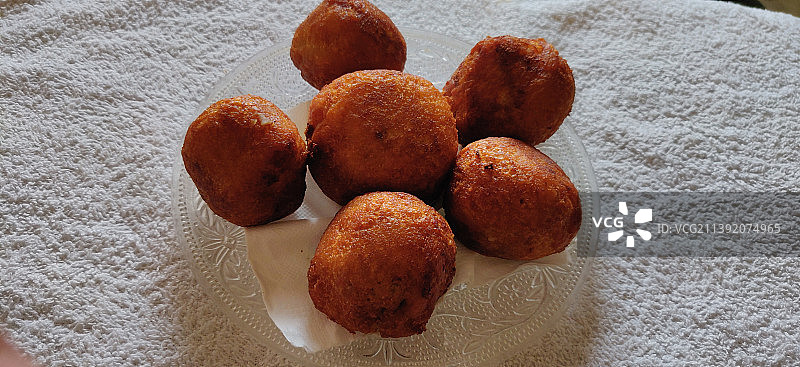 桌子上的甜食（高角度拍摄）图片素材