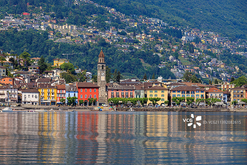 瑞士阿斯科纳河畔城镇景观航拍图片素材