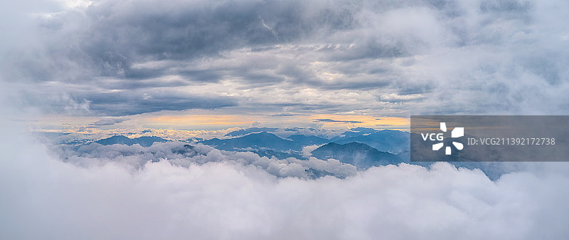 云端群山图片素材