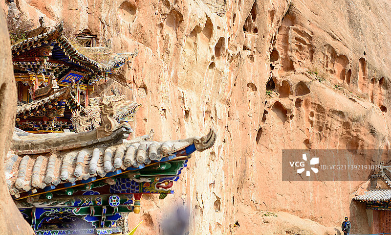 甘肃省张掖市马蹄寺，集石窟艺术、祁连山风光和裕固族风情于一体的旅游区图片素材