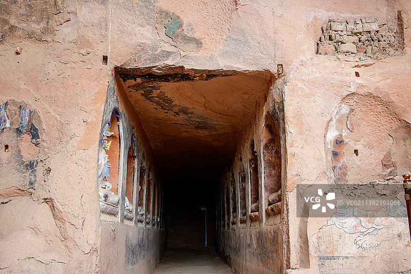 甘肃省张掖市马蹄寺，集石窟艺术、祁连山风光和裕固族风情于一体的旅游区图片素材