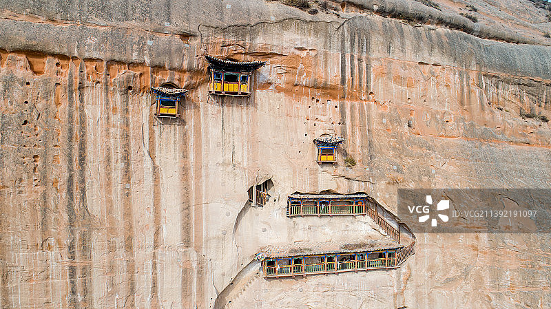 甘肃省张掖市马蹄寺，集石窟艺术、祁连山风光和裕固族风情于一体的旅游区图片素材