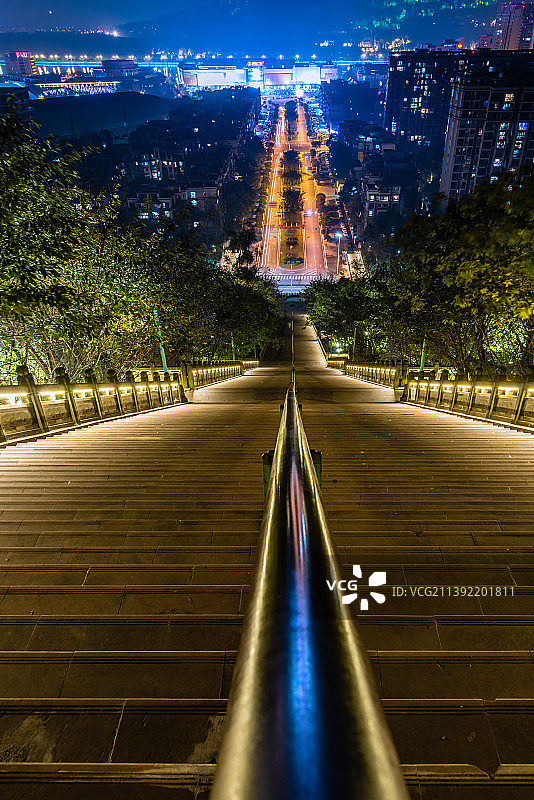 中国四川雅安金凤山公园的西蜀天梯夜景图片素材