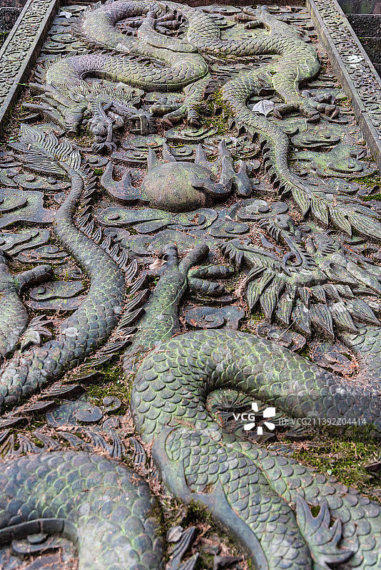 中国四川雅安金凤寺的石刻龙浮雕图片素材