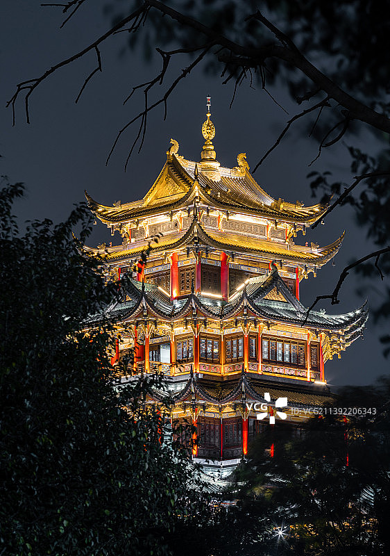 重庆•鸿恩阁 树丛中的鸿恩阁，有着华丽而又庄严图片素材
