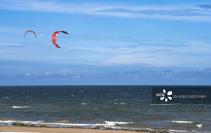 踩风筝图片素材