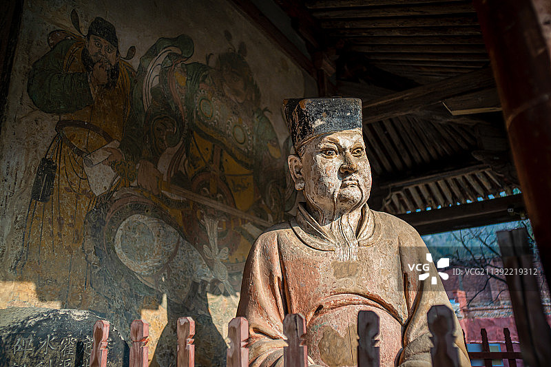 山西临汾洪洞广胜下寺水神庙前造像图片素材