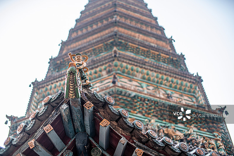 山西临汾洪洞广胜上寺琉璃塔外观和细节图片素材